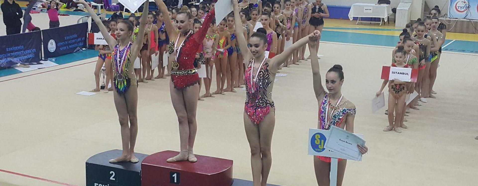 Dilara Özileri a été 4ème au championnat de Turquie de gymnastique rythmique